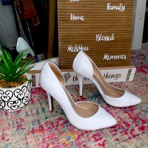 Juicy Couture- White Snake Leather 4” Pump/Heels- Size 8M-EUC
